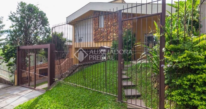Casa em condomínio fechado com 3 quartos à venda na Rua Cláudio Manoel da Costa, 140, Jardim Itu Sabará, Porto Alegre