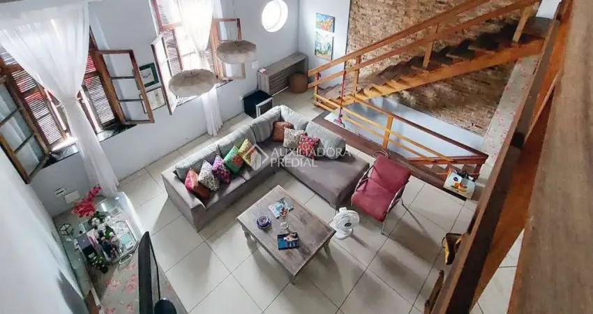Casa com 3 quartos à venda na Rua Comendador Coruja, 389, Floresta, Porto Alegre