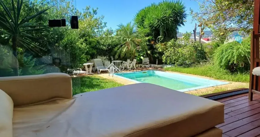 Casa com 3 quartos à venda na Rua Teixeira de Carvalho, 200, Medianeira, Porto Alegre