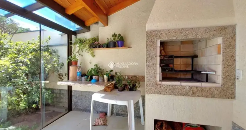 Casa com 3 quartos à venda na Rua Moacyr Godoy Ilha, 202, Espírito Santo, Porto Alegre