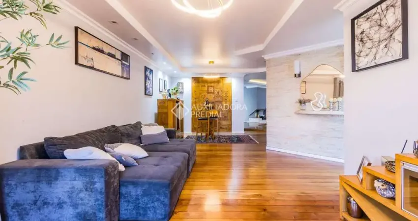 Casa com 5 quartos à venda na Rua Matias José Bins, 313, Três Figueiras, Porto Alegre