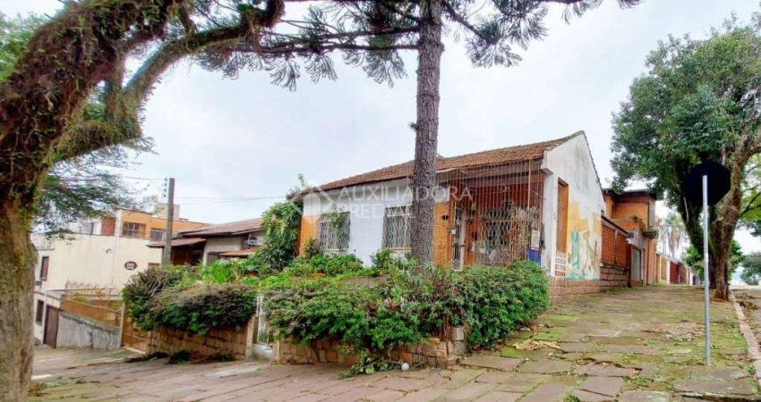 Casa com 3 quartos à venda na Rua Batista Xavier, 116, Partenon, Porto Alegre