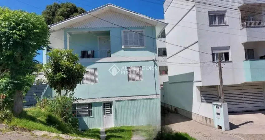 Casa com 6 quartos à venda na Rua Bolivar Dornelles, 59, Kayser, Caxias do Sul