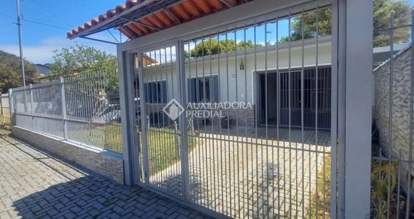 Casa com 3 quartos à venda na Rua Adão Couto, 1401, Centro, Guaíba