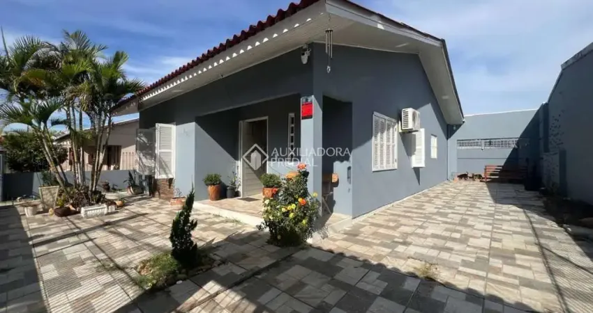 Casa com 3 quartos à venda na Avenida Perimetral, 452, Centro, Guaíba