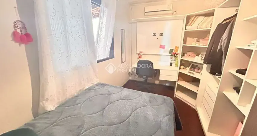 Casa com 3 quartos à venda na Daltro Filho, 64, São José, Canoas