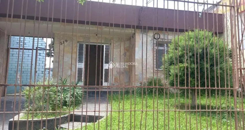 Casa com 3 quartos à venda na Avenida Luiz Moschetti, 340, Vila João Pessoa, Porto Alegre