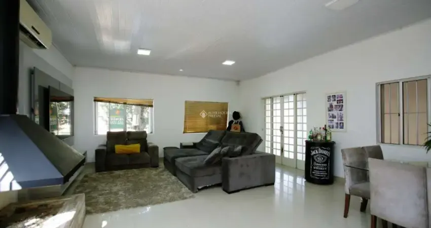 Casa com 3 quartos à venda na Rua General Gomes Carneiro, 603, Medianeira, Porto Alegre