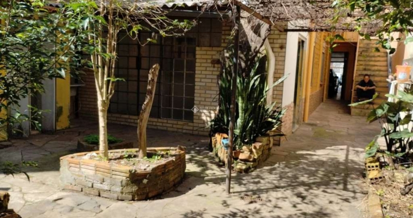 Casa com 3 quartos à venda na Rua Domingos Crescêncio, 638, Santana, Porto Alegre