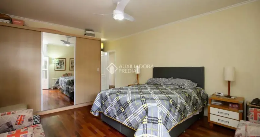 Casa com 3 quartos à venda na Rua Paulino Chaves, 427, Santo Antônio, Porto Alegre