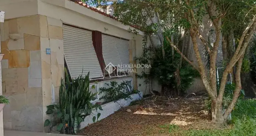 Casa com 3 quartos à venda na Travessa Alasca, 98, Jardim Lindóia, Porto Alegre