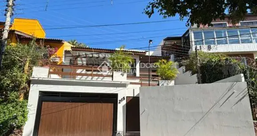 Casa com 3 quartos à venda na Rua Teixeira de Carvalho, 215, Medianeira, Porto Alegre
