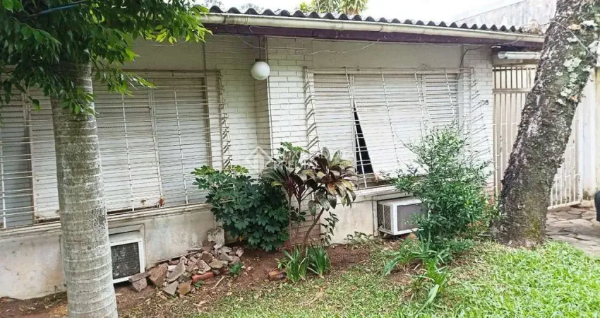 Casa com 3 quartos à venda na Avenida João XXIII, 106, São Sebastião, Porto Alegre