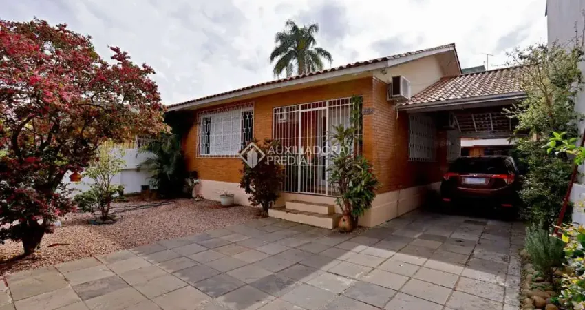 Casa com 5 quartos à venda na Rua Padre Todesco, 454, Partenon, Porto Alegre