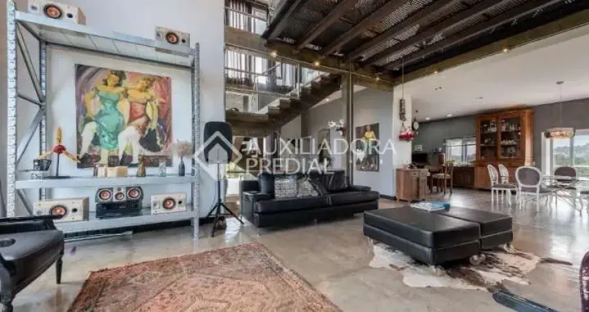 Casa em condomínio fechado com 4 quartos para alugar na Rua Bertha Loforte Gonçalves, 80, Vila Nova, Porto Alegre