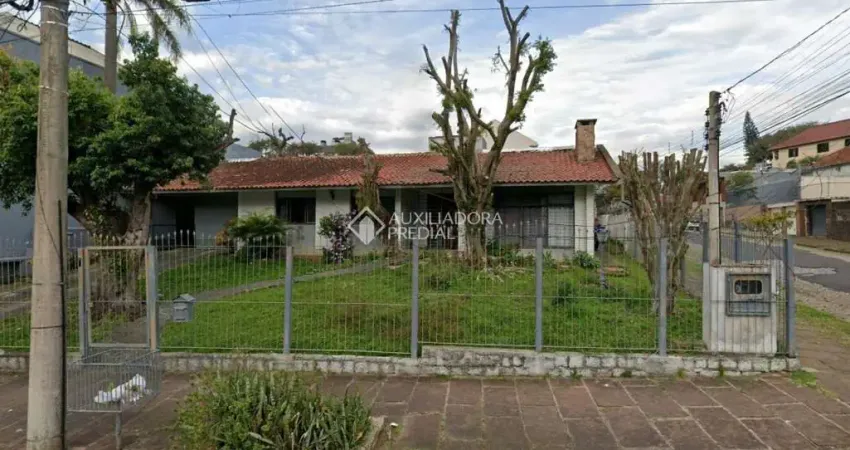 Casa com 4 quartos à venda na Rua Paissandu, 328, Partenon, Porto Alegre