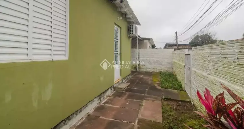 Casa em condomínio fechado com 2 quartos para alugar na Rua Coronel Neves, 432, Medianeira, Porto Alegre