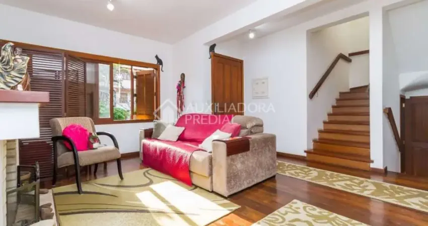 Casa em condomínio fechado com 4 quartos à venda na Rua Fernando Osório, 90, Teresópolis, Porto Alegre