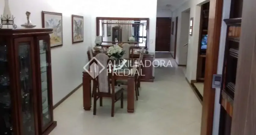 Casa em condomínio fechado com 4 quartos à venda na Rua Veríssimo Rosa, 138, Partenon, Porto Alegre