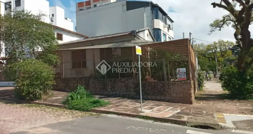 Casa com 3 quartos à venda na Rua Dona Augusta, 476, Menino Deus, Porto Alegre
