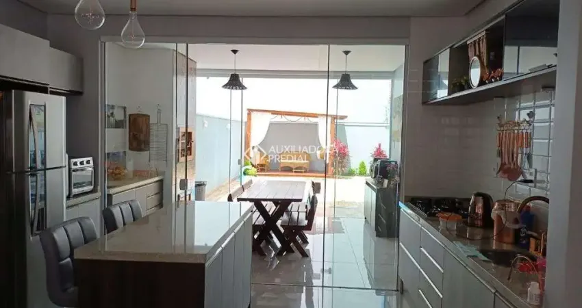 Casa com 3 quartos à venda na Rua das Camélias, 435, Igara, Canoas