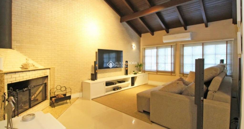Casa com 3 quartos à venda na Rua Doutor Egydio Michaelsen, 240, Cavalhada, Porto Alegre