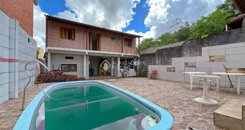 Casa com 3 quartos à venda na Rua Álvaro Nicofé, 150, Vila Jardim, Porto Alegre