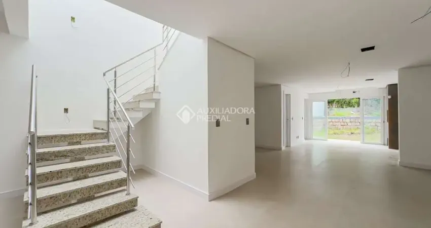 Casa com 3 quartos à venda na Avenida José Gertum, 570, Chácara das Pedras, Porto Alegre