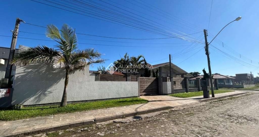 Casa com 4 quartos à venda na Uruguai, 593, Zona Norte, Capão da Canoa