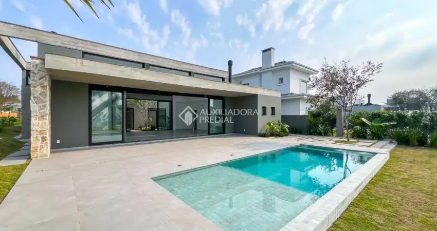 Casa em condomínio fechado com 5 quartos à venda na Avenida Juca Batista, 8000, Chapéu do Sol, Porto Alegre