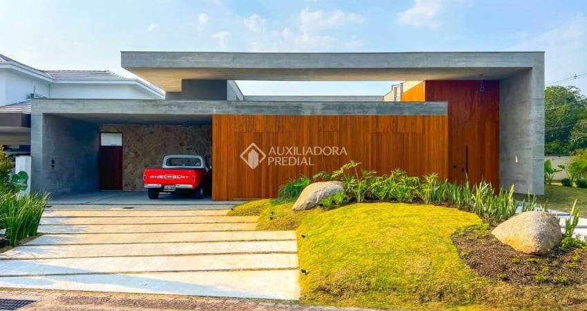 Casa em condomínio fechado com 5 quartos à venda na Avenida Juca Batista, 8000, Chapéu do Sol, Porto Alegre