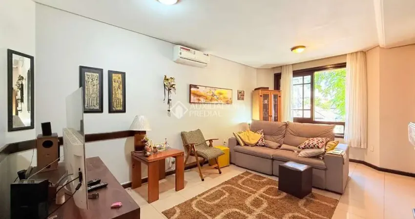 Casa com 3 quartos à venda na Avenida Engenheiro José Maria de Carvalho, 138, Vila Ipiranga, Porto Alegre