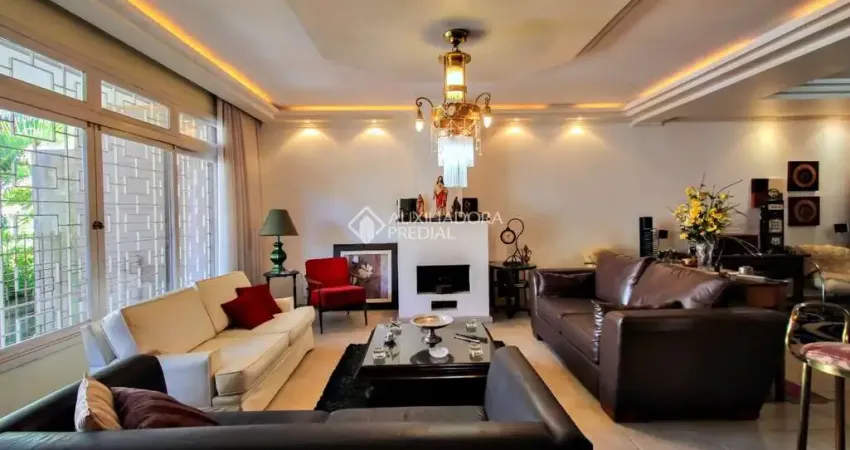 Casa em condomínio fechado com 4 quartos à venda na Rua Gustavo Schmidt, 305, Três Figueiras, Porto Alegre