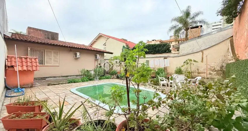 Casa com 3 quartos à venda na Rua Guilherme Klippel, 80, Passo da Areia, Porto Alegre