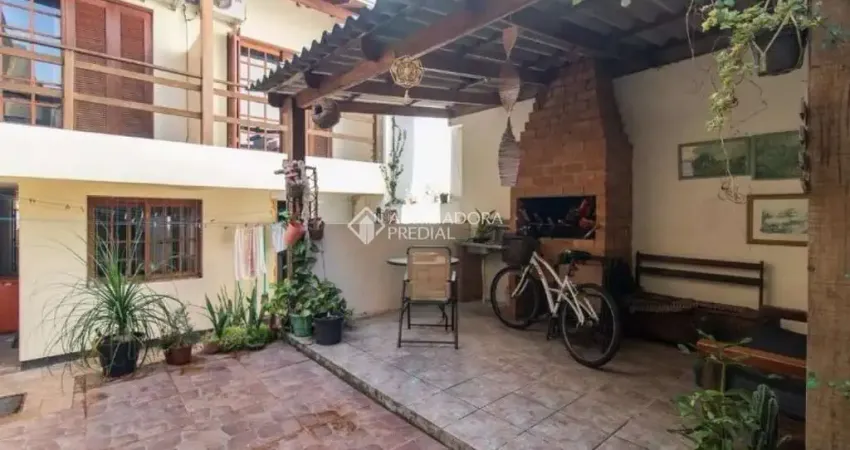 Casa com 3 quartos à venda na Rua Teixeira de Freitas, 683, Santo Antônio, Porto Alegre