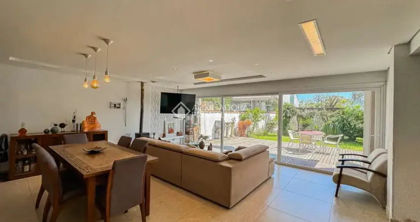 Casa com 3 quartos à venda na Rua Augusto Attílio Giordani, 158, São Sebastião, Porto Alegre