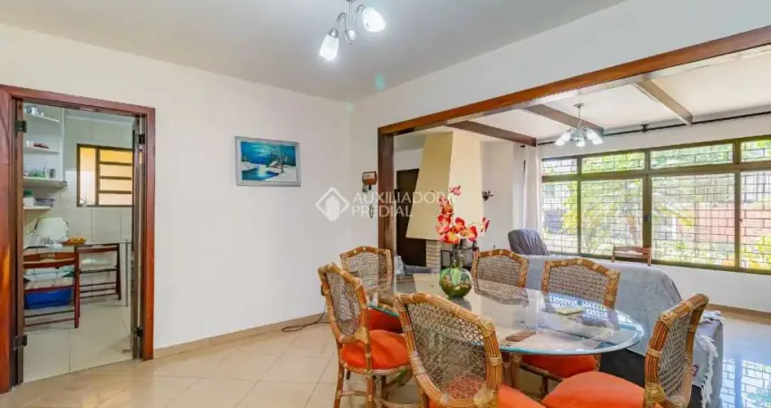 Casa com 3 quartos à venda na Rua Atlântida, 289, Ipanema, Porto Alegre