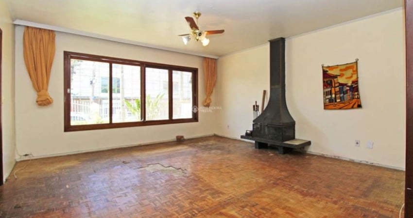 Casa à venda na Rua Desembargador Espiridião de Lima Medeiros, 372, Três Figueiras, Porto Alegre