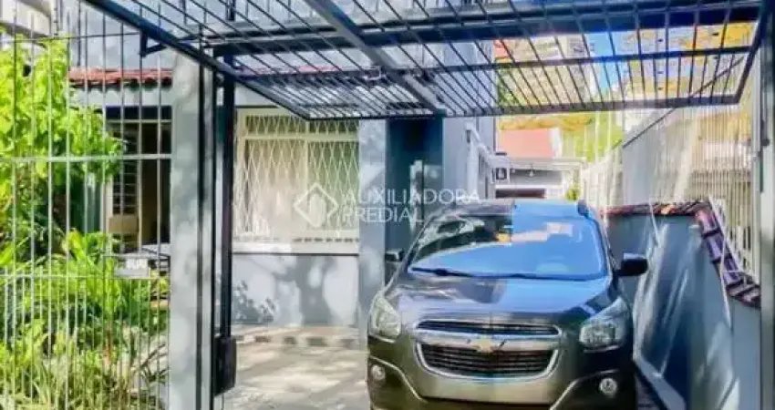 Casa com 3 quartos à venda na Rua Lagoinha, 100, Petrópolis, Porto Alegre