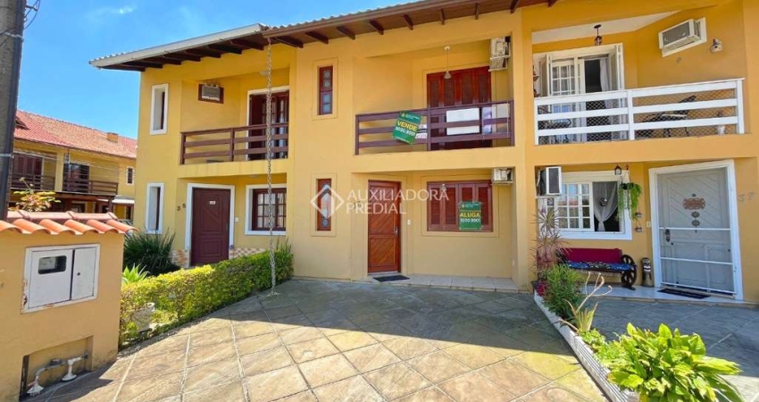 Casa em condomínio fechado com 2 quartos à venda na Avenida Edgar Pires de Castro, 1286, Hípica, Porto Alegre