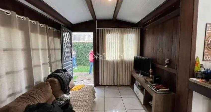 Casa em condomínio fechado com 2 quartos à venda na Avenida Guarujá, 156, Guarujá, Porto Alegre