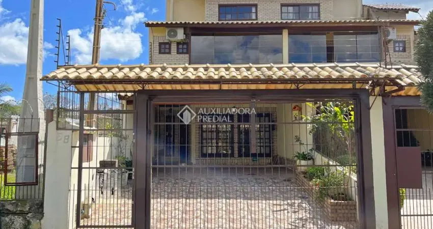 Casa com 4 quartos à venda na Rua Doutor Egydio Michaelsen, 58, Cavalhada, Porto Alegre