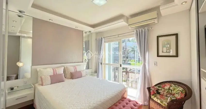 Casa com 2 quartos à venda na Rua Irmão Jaime Biazus, 215, Guarujá, Porto Alegre