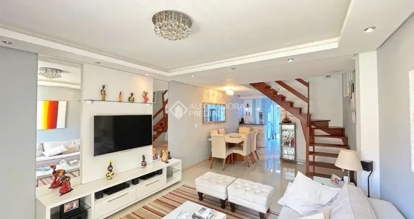 Casa com 2 quartos à venda na Rua Irmão Jaime Biazus, 215, Guarujá, Porto Alegre