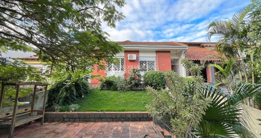 Casa em condomínio fechado com 3 quartos à venda na Rua Silvério Souto, 480, Teresópolis, Porto Alegre