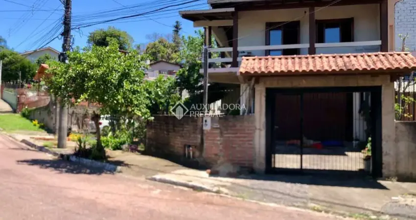Casa com 3 quartos à venda na Rua Dirceu Menezes, 190, Petrópolis, Novo Hamburgo