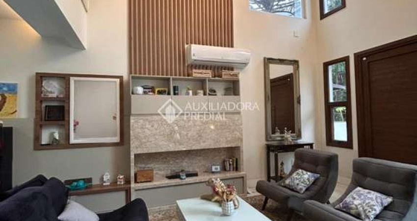 Casa com 3 quartos à venda na Travessa Vileta, 348, Jardim Botânico, Porto Alegre