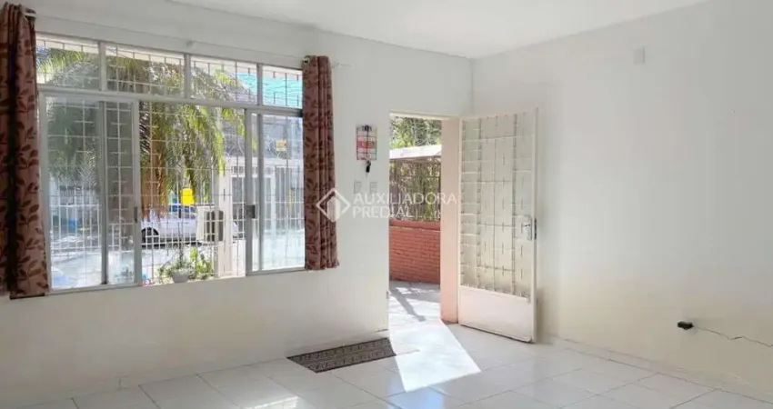 Casa com 3 quartos à venda na Avenida Pará, 804, Navegantes, Porto Alegre