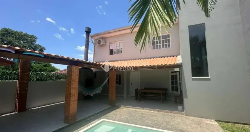 Casa com 3 quartos à venda na Rua Telmo Vieira de Araújo, 297, Hípica, Porto Alegre