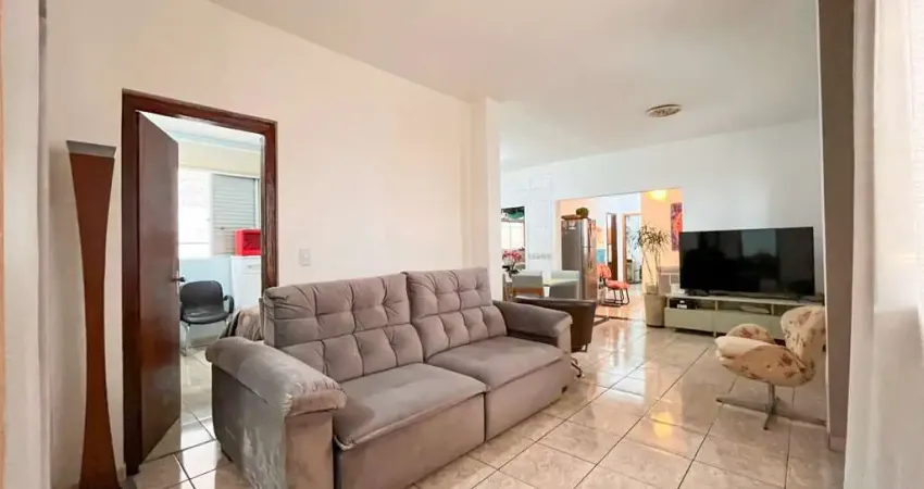 Casa para Venda em Belo Horizonte, Buritis, 5 dormitórios, 1 suíte, 3 banheiros, 4 vagas